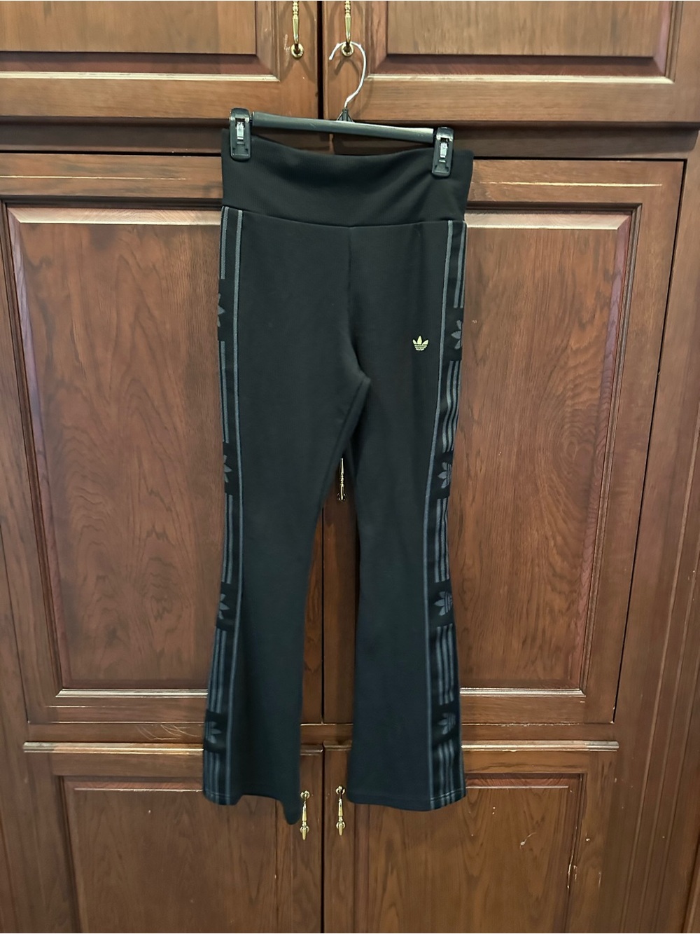 NWT Adidas flared legging in black sz M